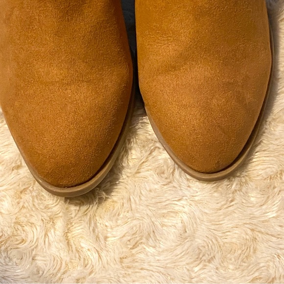 Boots // - Picture 6 of 9